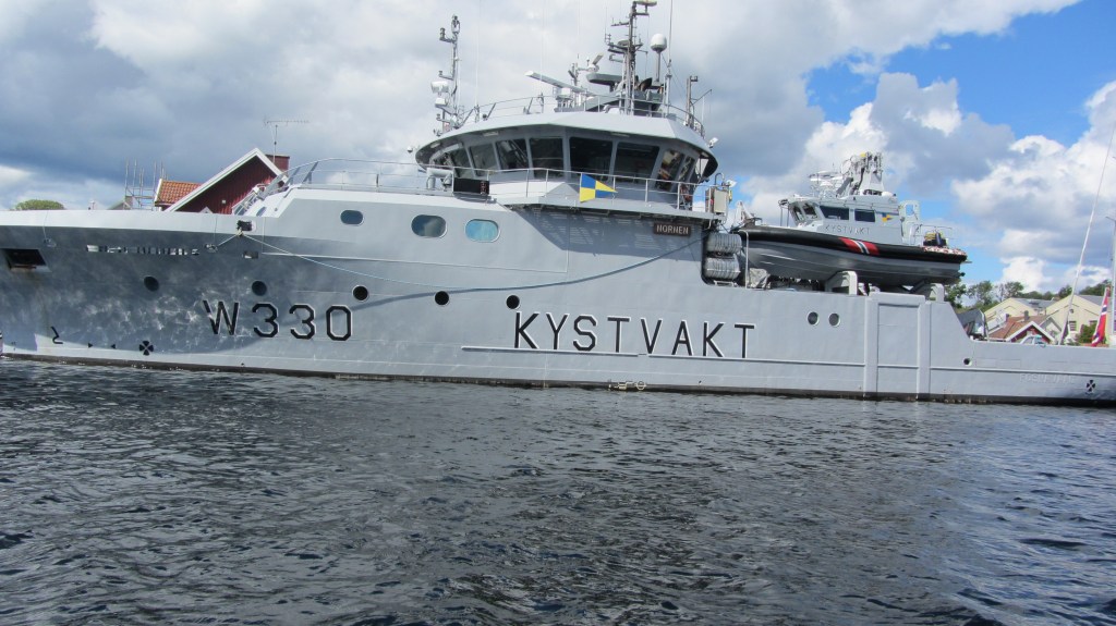 Kystvakten sjekker svømmevesten
