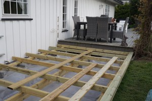 Ny terrasse er påbegynt