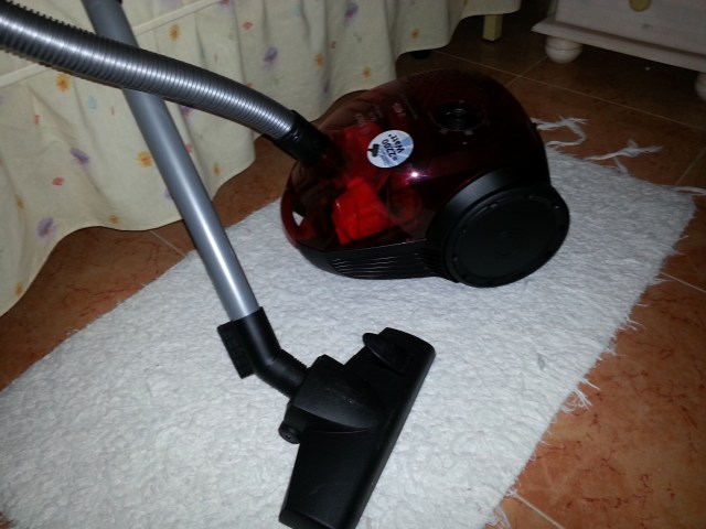 Støvsuger (700 W = 2200 W)